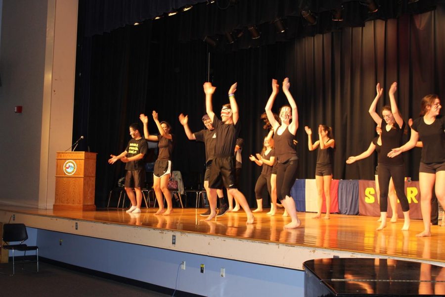 The AP Spanish Class performs an Yankee Doodle interpretive dance.