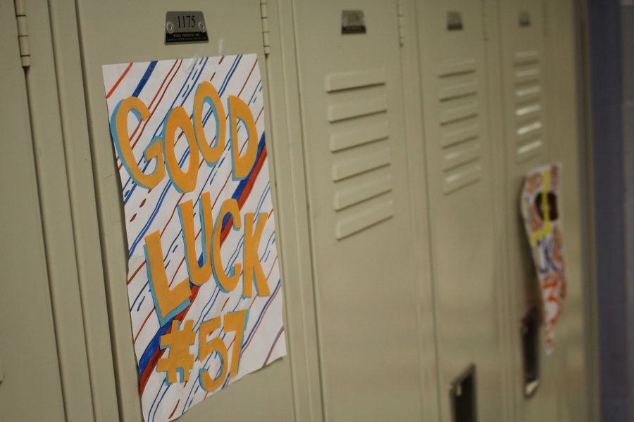Walpole+Cheerleaders+decorate+the+Football+players+lockers+with+encouraging+posters.