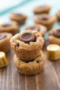To make these delicious Rollo chocolate chip cookies,  you have an easy and a more difficult option depending on your skill level.