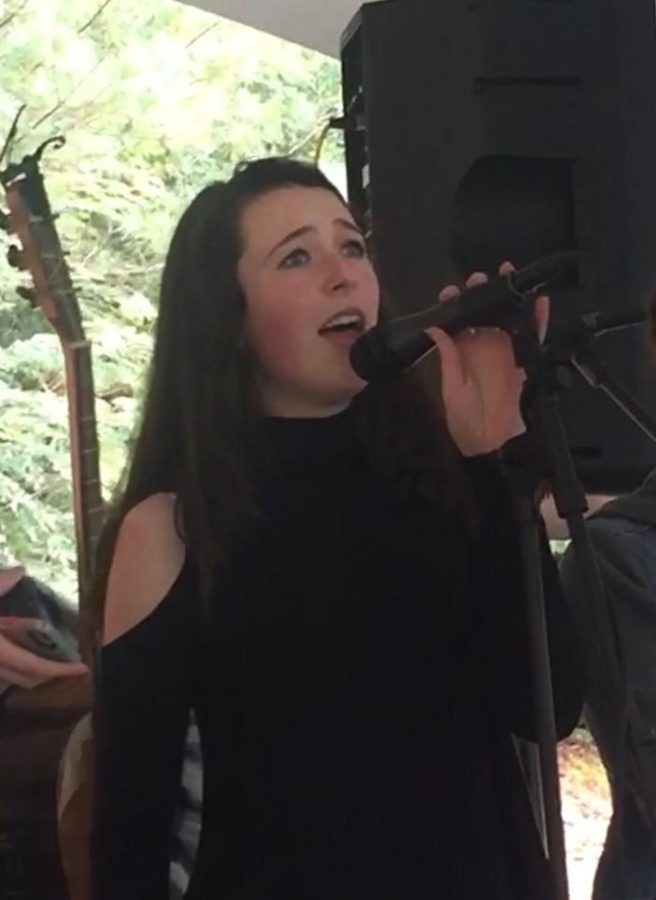Sophomore Maggie Sullivan Perseveres in Pursuit of Singing Career