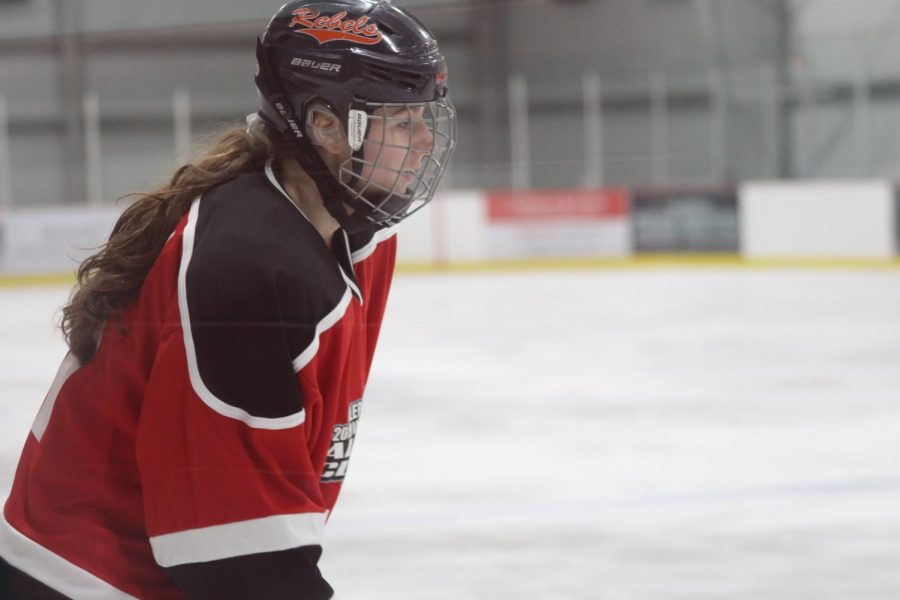 Walpole Girls Hockey Captains Participate in Shriners Charity Hockey Game