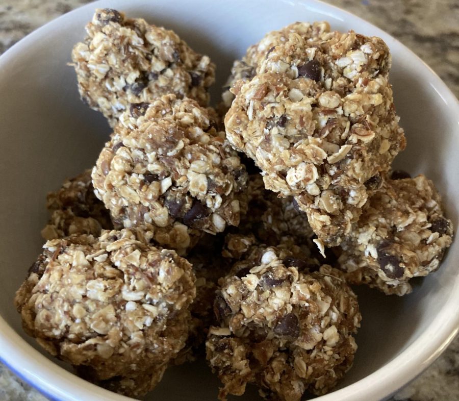 Granola+bites+are+a+quick+and+easy+treat+to+try+in+the+new+year.